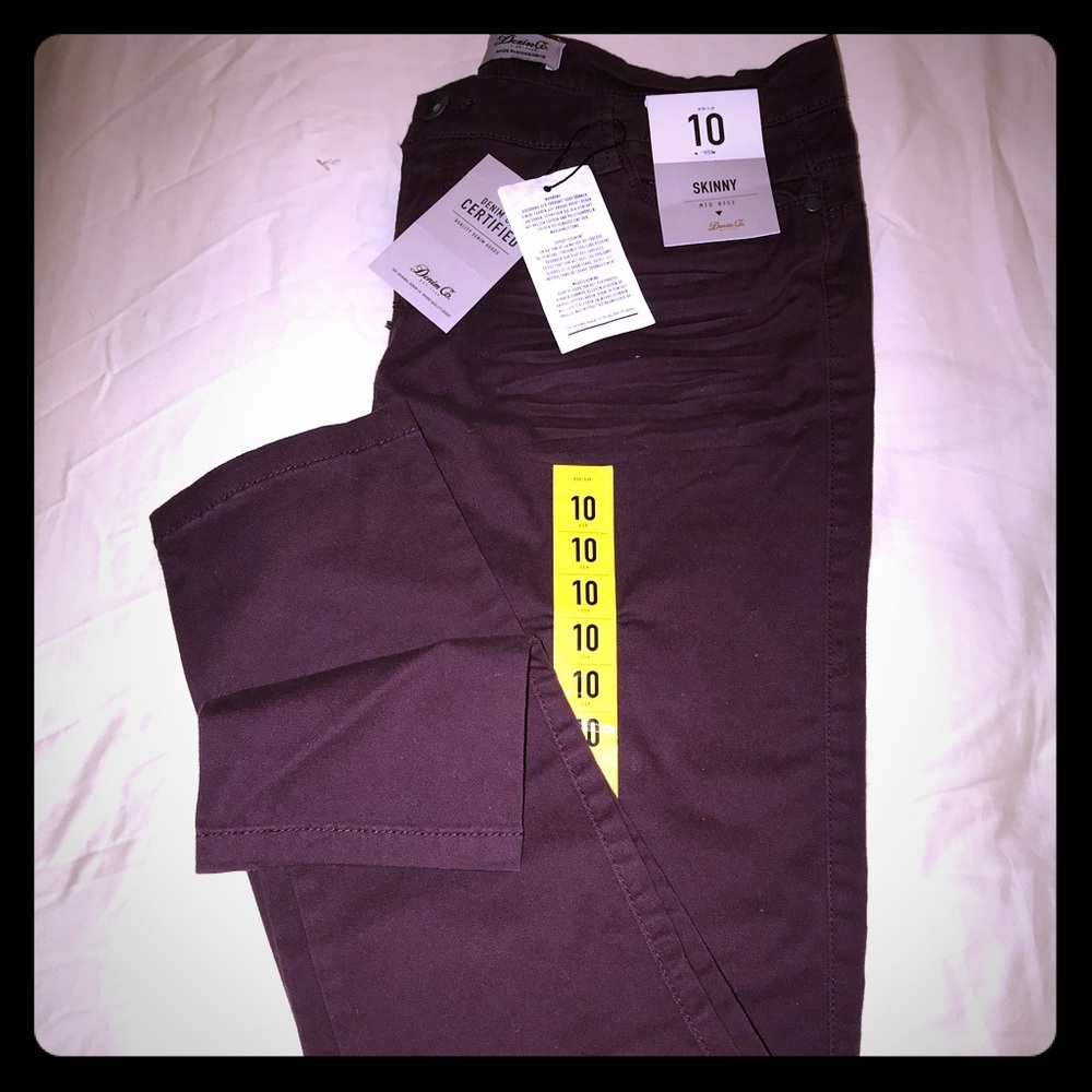 NEVER WORN BURGUNDY SKINNY JEANS!!!